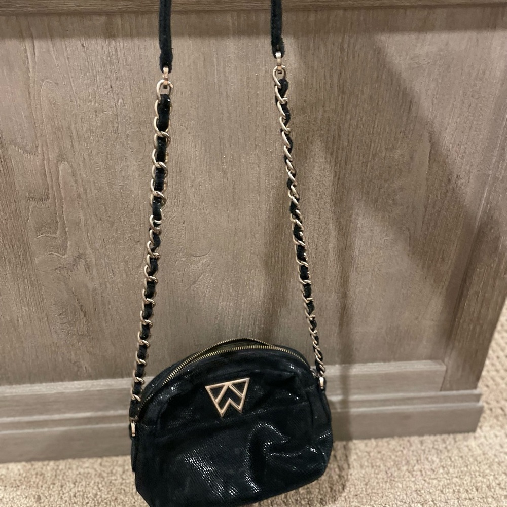 Kelly Wynne Crossbody - Black